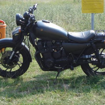 XJ650, steht noch an der Nordseeküste