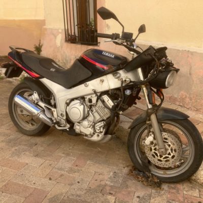 Ein paar Fahrzeuge , die ich in Marseille gefunden habe.